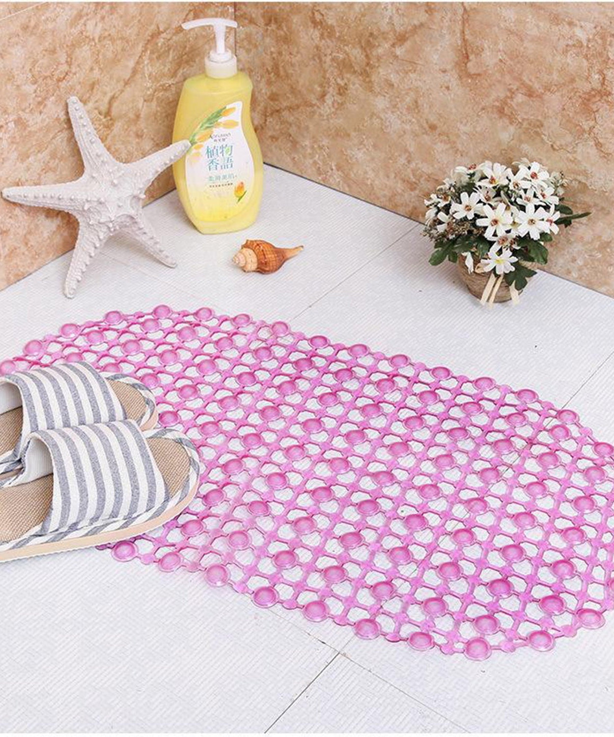 PVC bath mat with nonslip design for bathtubs, machine washable.