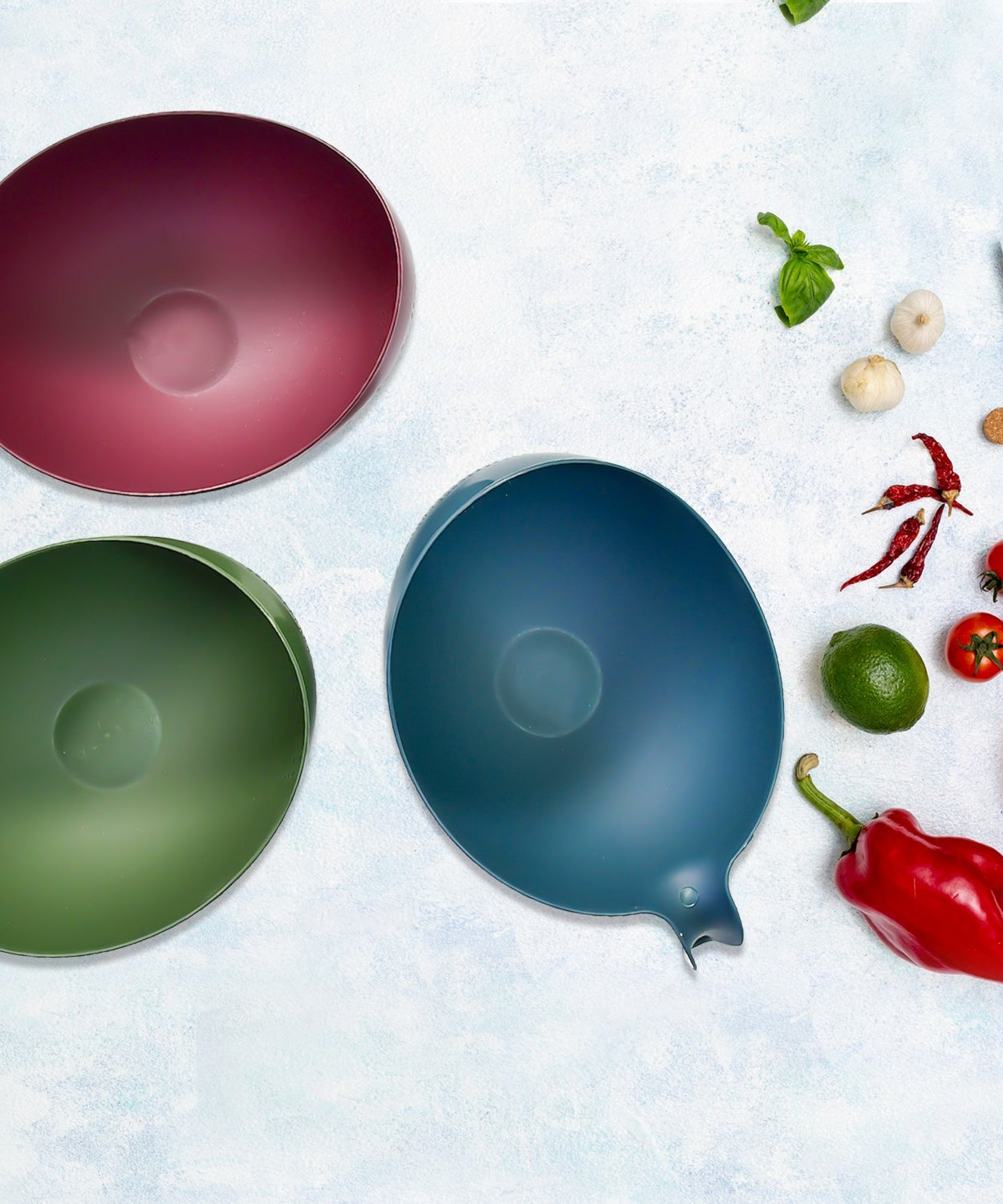 Set of 3 plastic rice bowls with strainer and handle