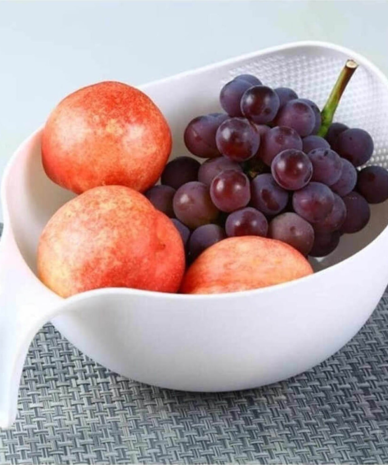 Multi-purpose plastic food strainer with handle