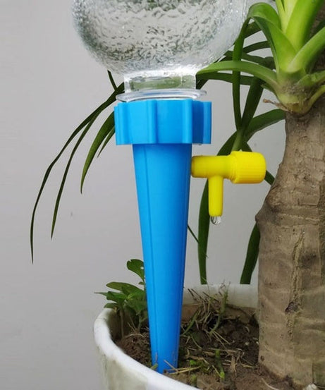 Garden irrigation kit with spikes