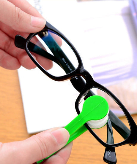 Lens cleaner for eyeglasses and sunglasses, microfiber, portable.