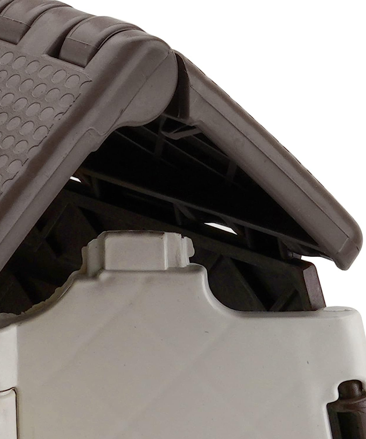 Portable 18-inch folding stool, holds up to 95 kg, for home use.