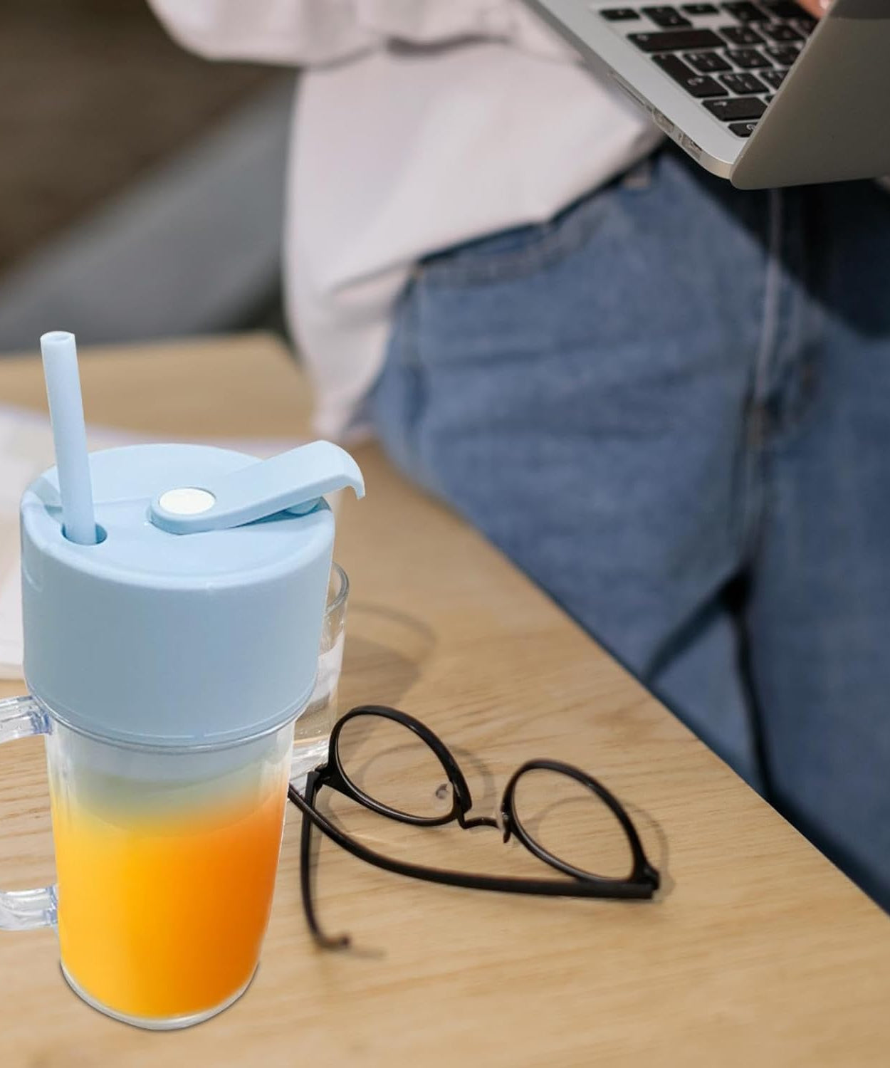 2 In1 Portable Crusher Juicer With Handle & Straw for Smoothie Sipper USB Rechargeable (340 ml) 6 Stainless Steel Blades Compact Juicer Mixer, Juicer Portable Fresh Juice Blender Portable Electric Juicer ( 340 ML )