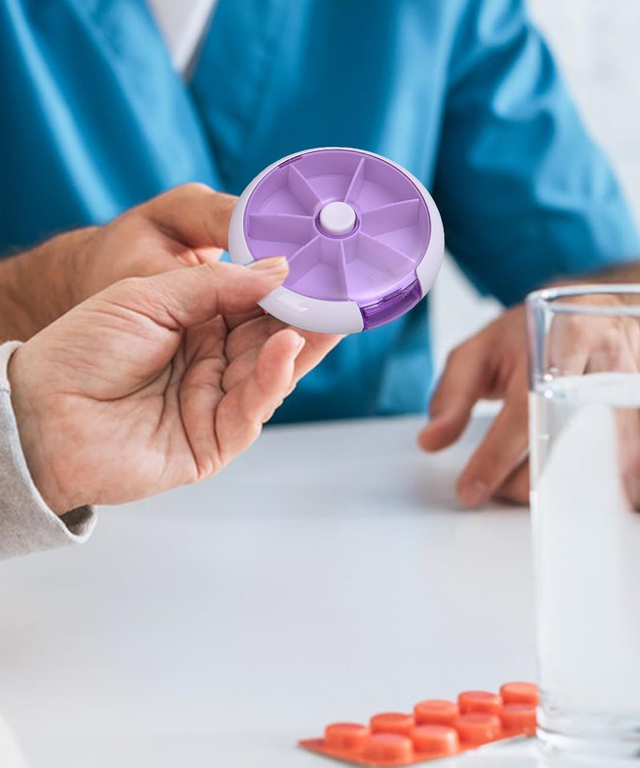 Cute 7-Day Pill Box Dispenser – Portable 7-Grid Medicine Organizer (1 Pc)