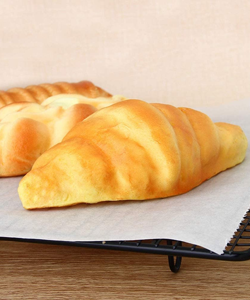 Roll of baking paper for oven and microwave use.