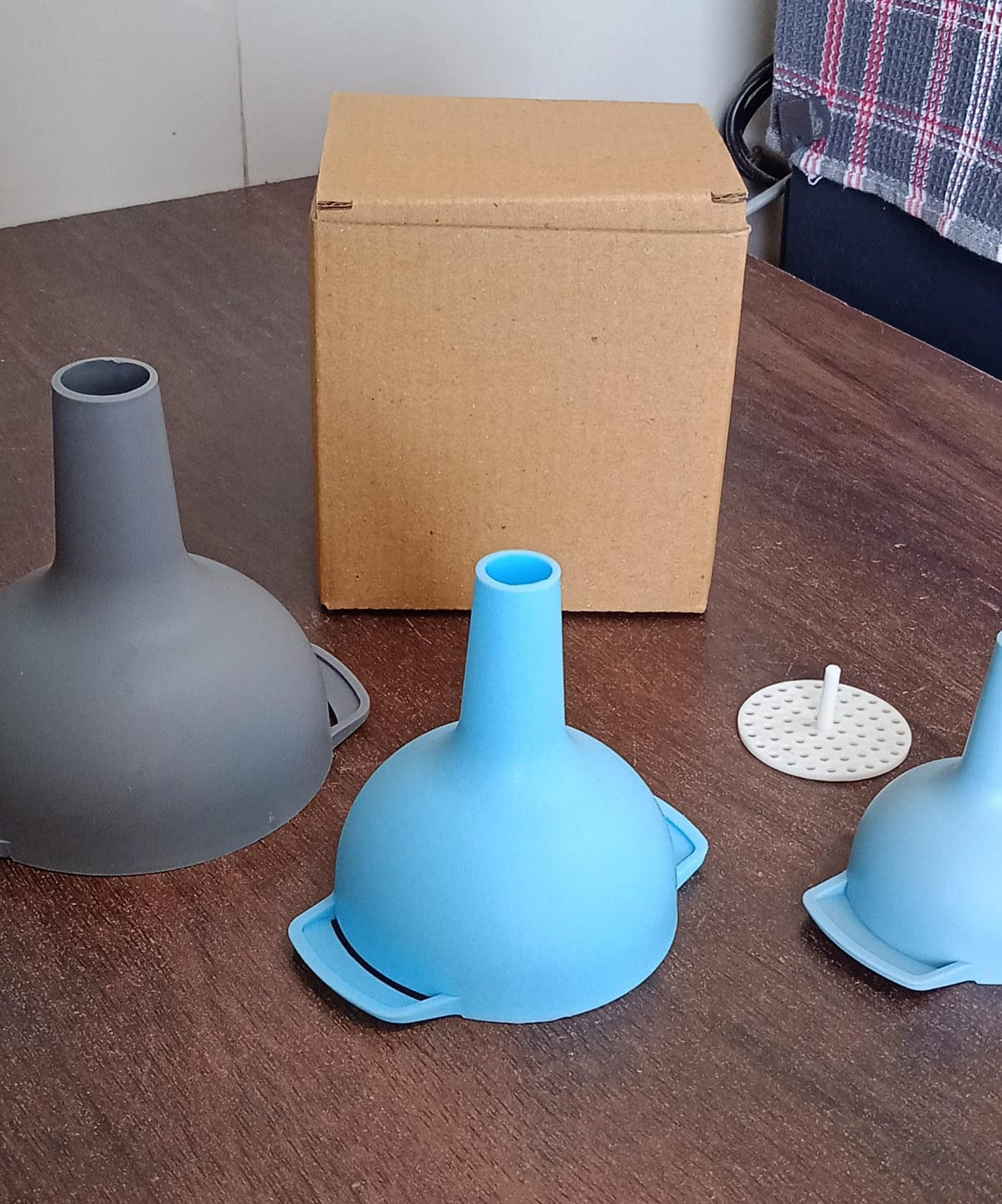 3 in 1 Kitchen Funnel Set of 3, Funnel for Filling Bottle, Small Canning Funnel with Handle, Food Grade Plastic Funnel with Detachable Strainer Filter for Liquid, Dry Ingredients, and Powder