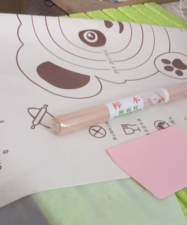 3 In 1 Silicone Baking Mat With Wooden Belan & Cake Scraper (3 Pcs Set / 50×70 CM)