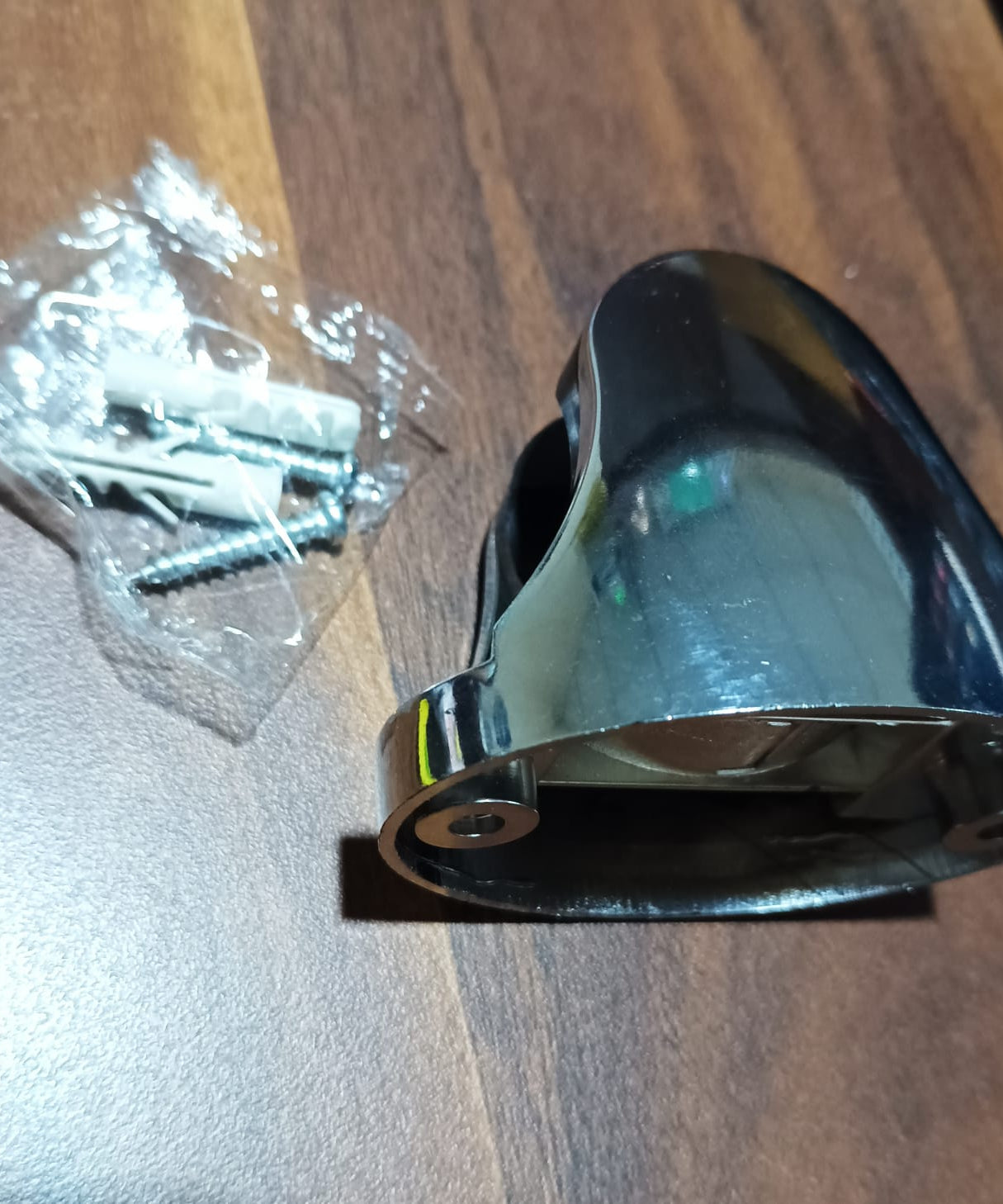 Shower bracket for customizable positioning.