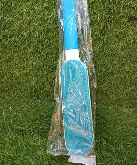 Flexible brush for cleaning dust