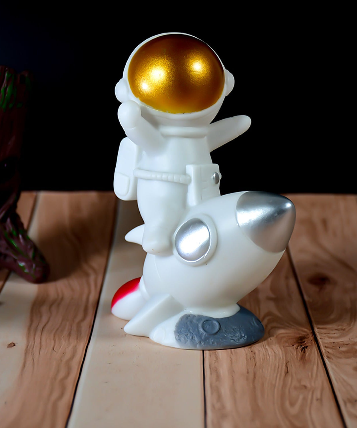 Mini astronaut figurine for home decor.