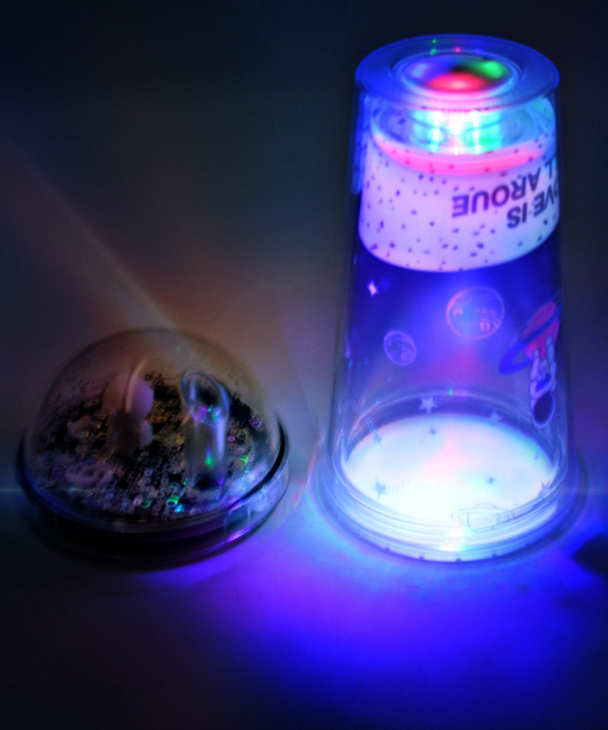 Insulated tumbler with astronaut design, LED light
