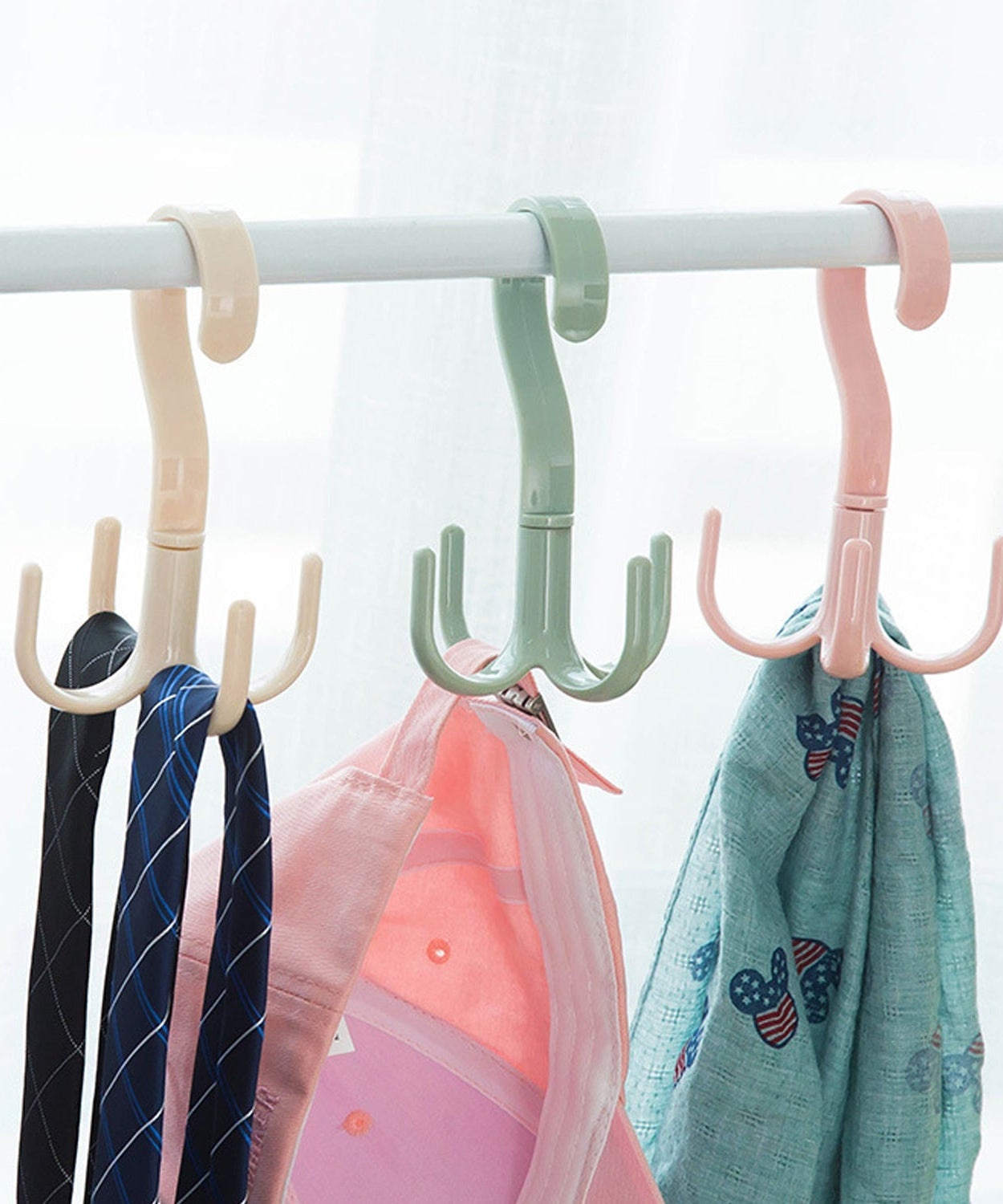 Multi-function 360-degree purse rack.