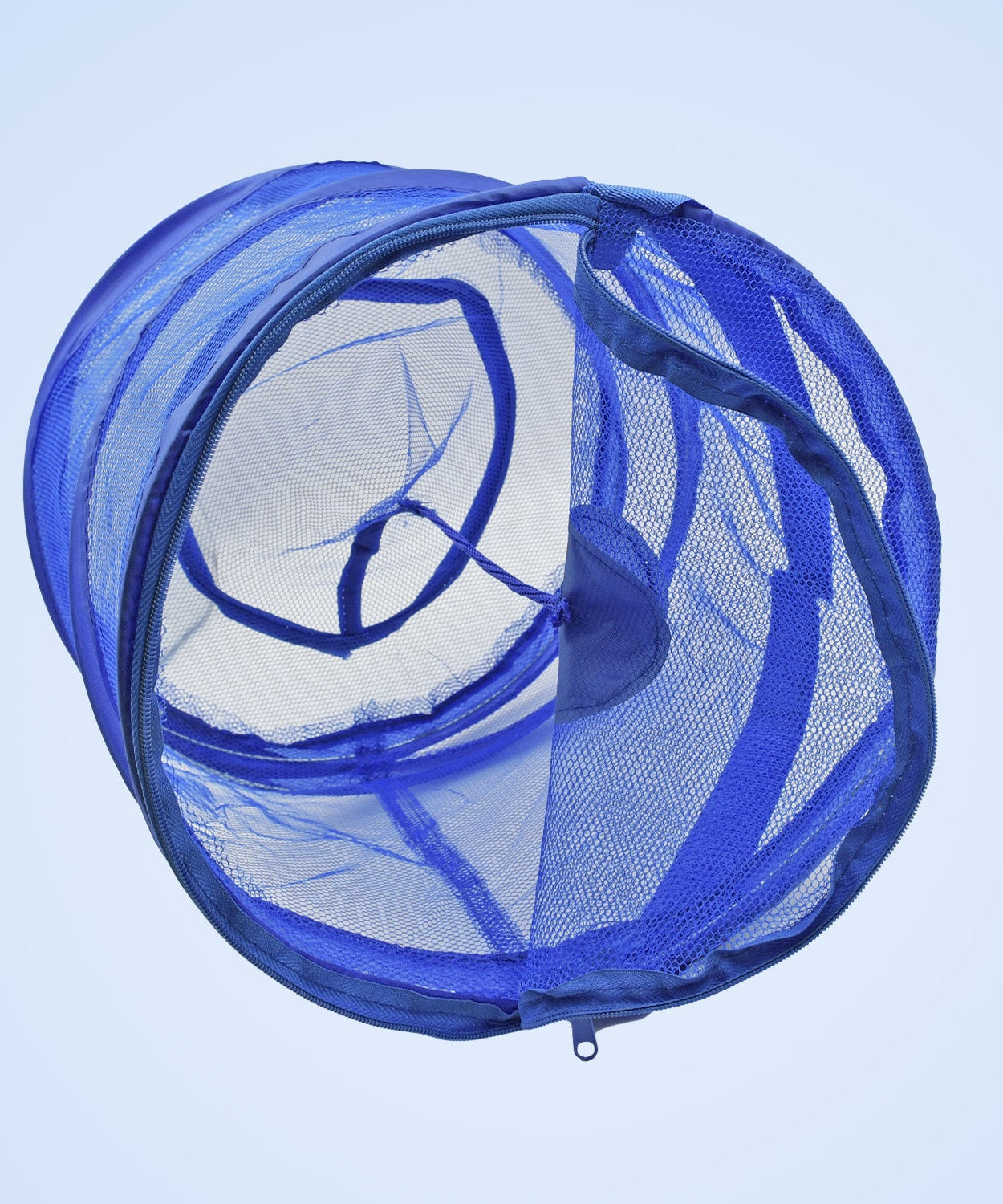 Mesh hamper for college dormitory and travel