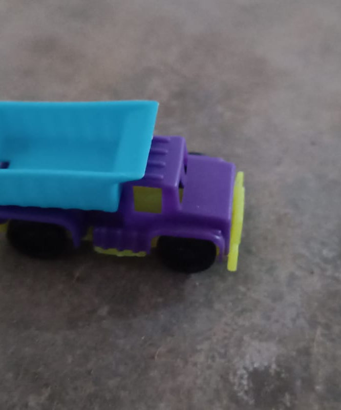 Kids' toy dumper truck with accessories