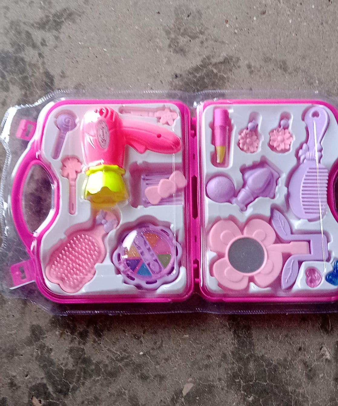 Makeup kit with foldable case for kids