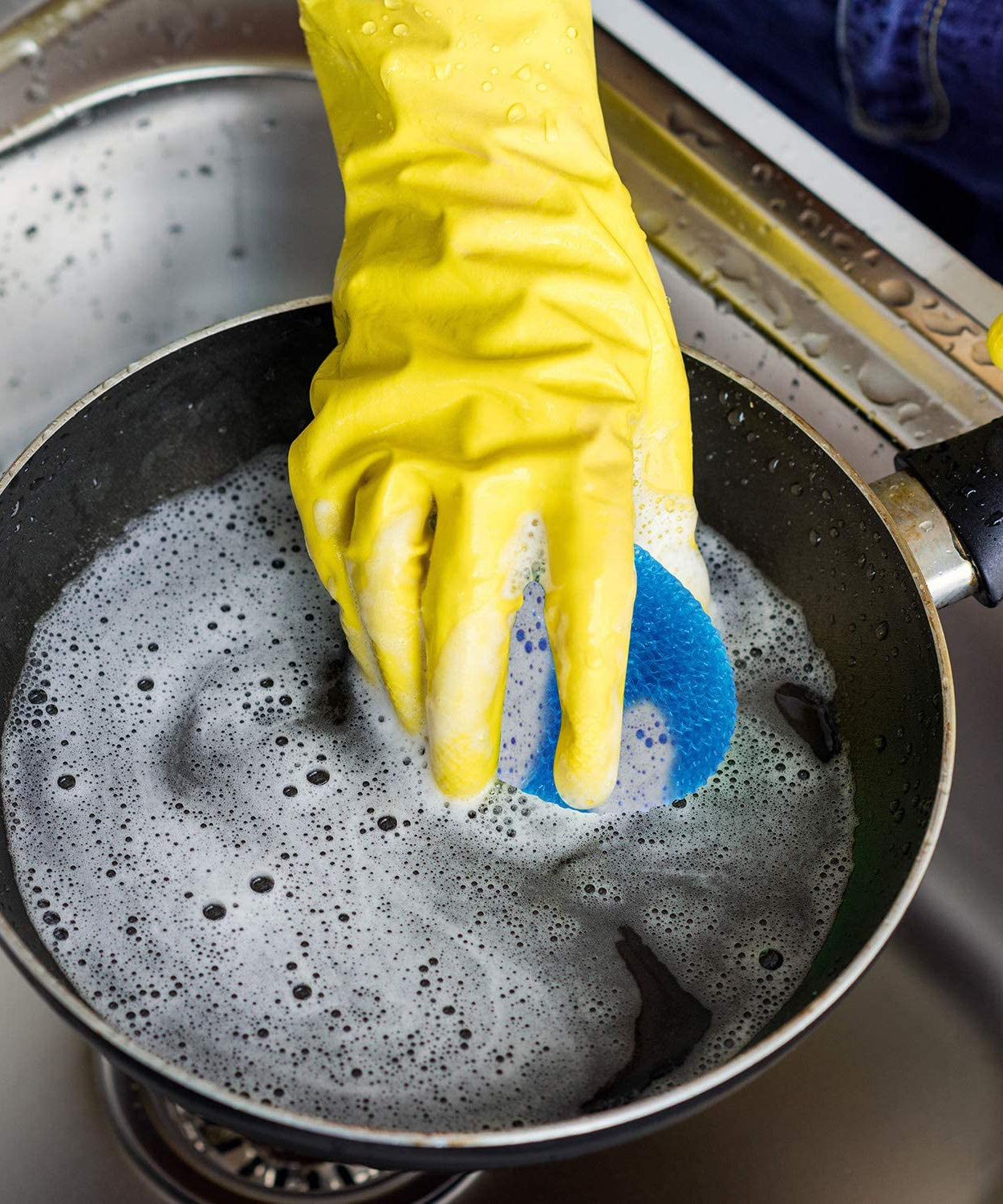 Round plastic scrubbers, 12-pack, effective for removing stubborn stains.