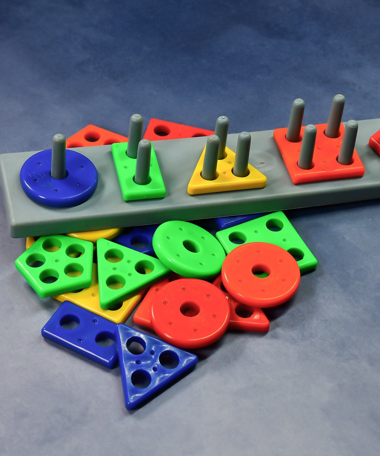 Geometric brick set with 5-angle matching column blocks for educational play