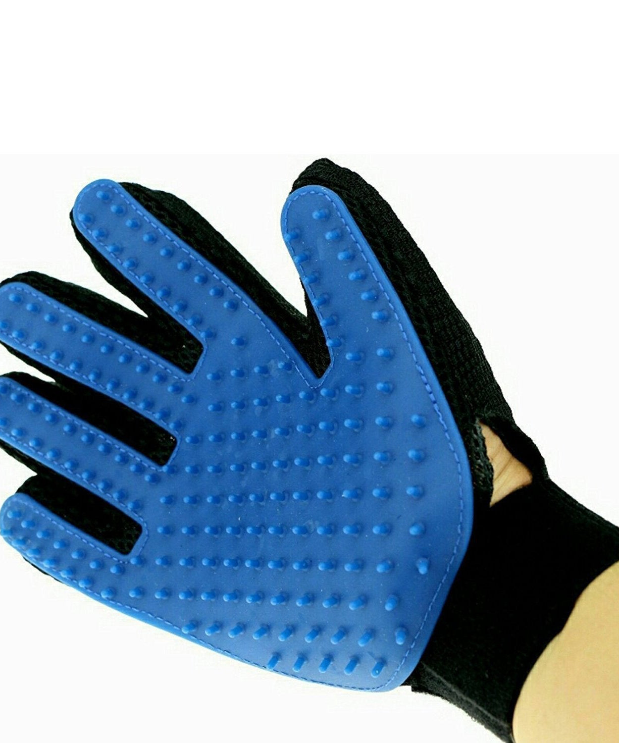 Effective deshedding glove with 5 fingers.