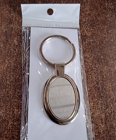 Elegant Oval Shape Metal Keychain for Personal Use