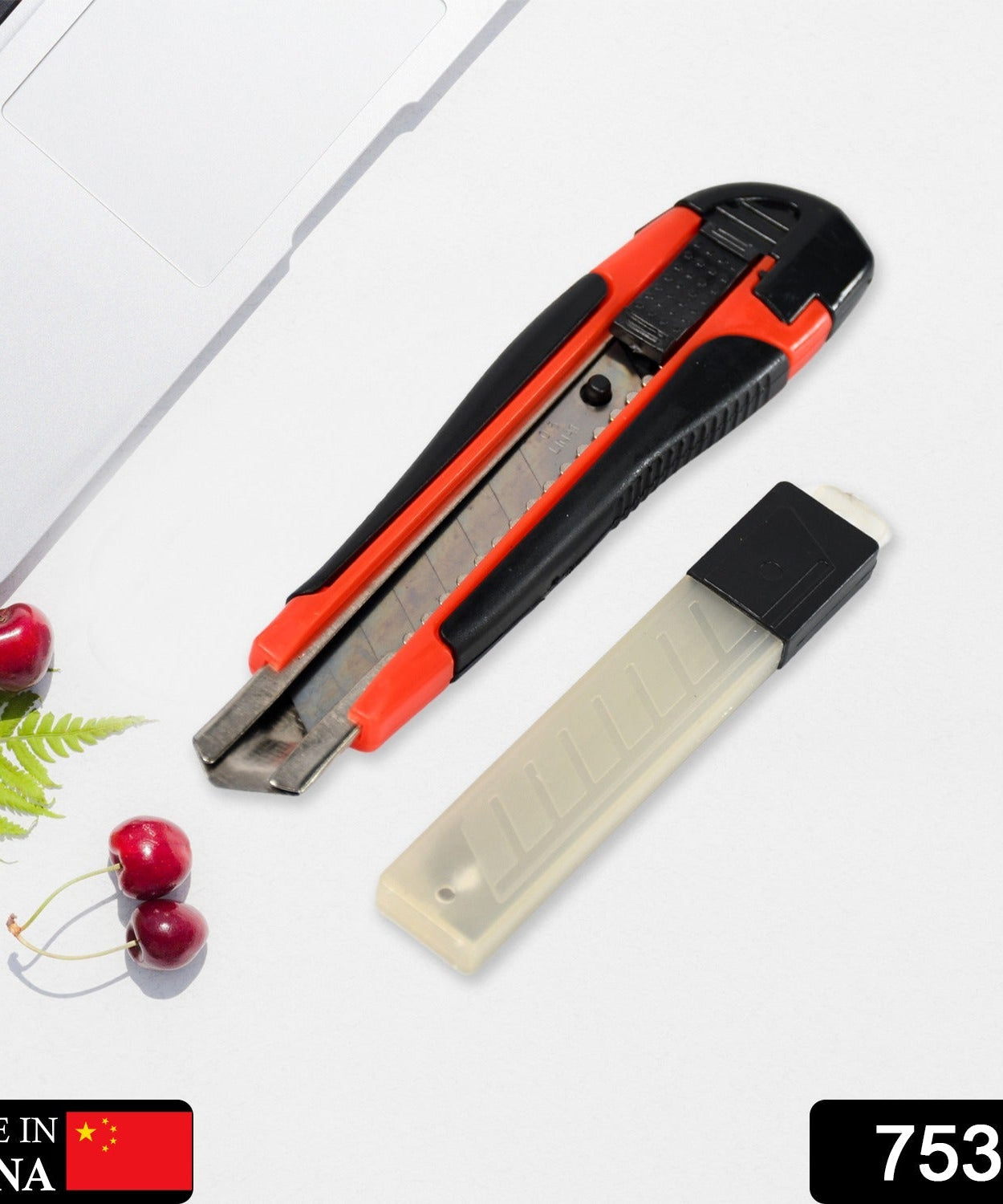 Cutter knife set with extra blades