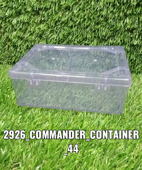 Container for storing items, commander style.