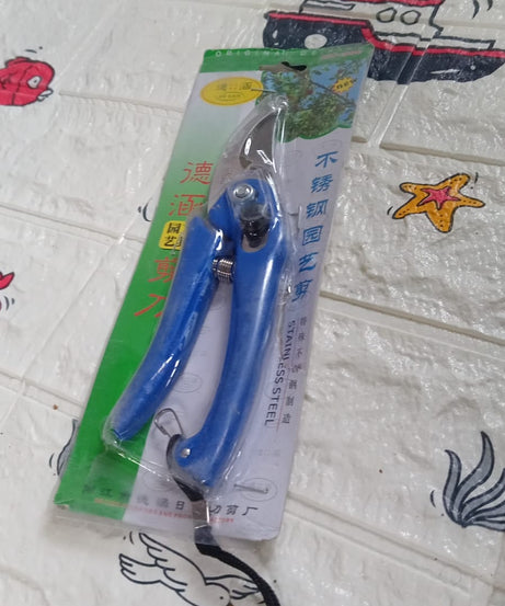 Durable stainless steel garden scissors, ideal for pruning and trimming