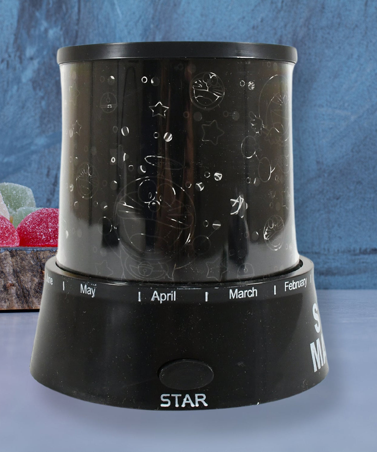 LED Projector Night Light Amazing Lamp, 3 Battery operated lamps, Rotation With the music Function, Master for Kids Bedroom Home Decoration Night Romantic Gift (Battery Not Included / 1 pc)