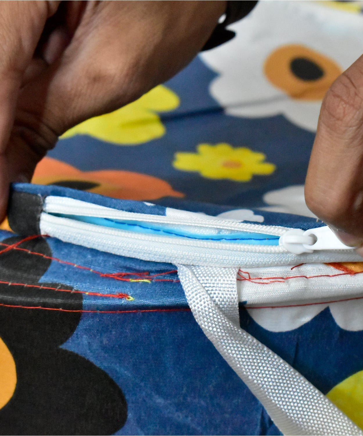 Canvas laundry bag with durable fabric