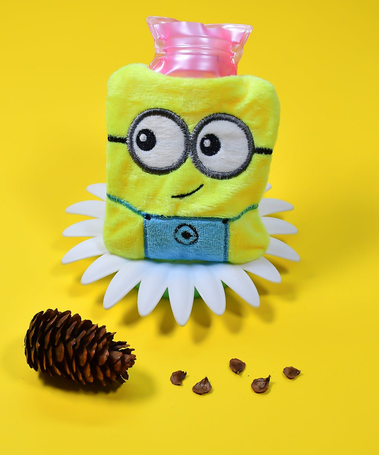 2-eye Minions hot water bag with cover for pain relief and warmth