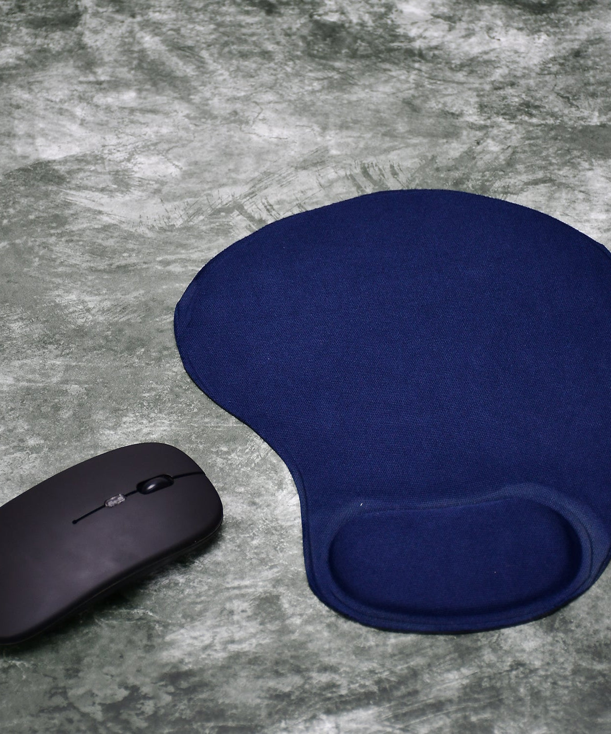 Wrist support mouse pad, front view