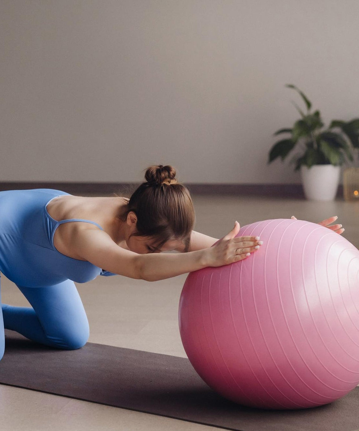 Anti Burst 65 cm Exercise Ball with Inflation Pump, Non-Slip Gym Ball, for Yoga (1 Pc / Mix Design & Color)