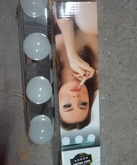 Compact makeup mirror with bright LED illumination