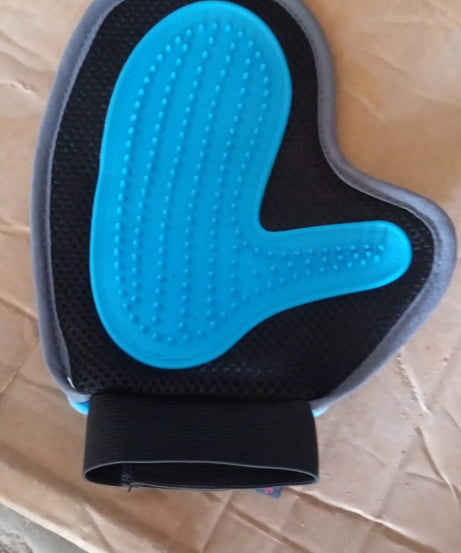 Pet Grooming Glove – Humanized Descending Brush (1 Pc)