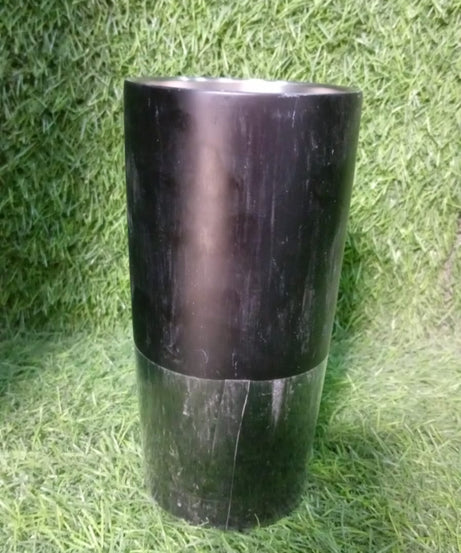 Double-walled car coffee mug for temperature control.