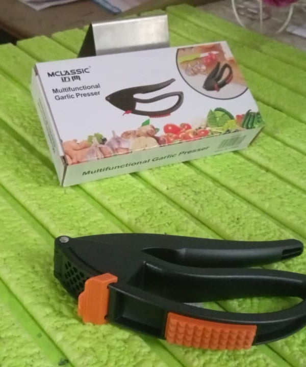 Multifunctional Garlic Press, Garlic Mincing & Crushing Tool (1 Pc)