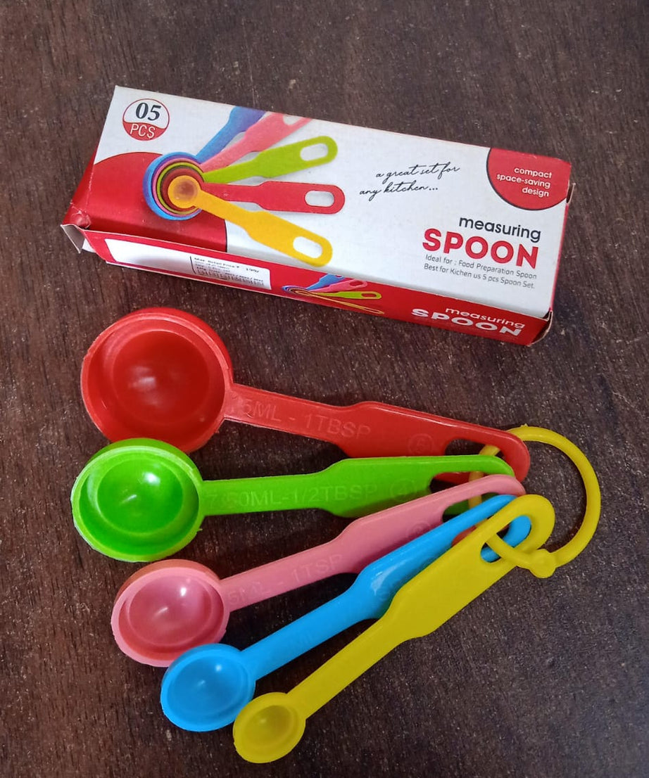 Set of 5 plastic measuring spoons