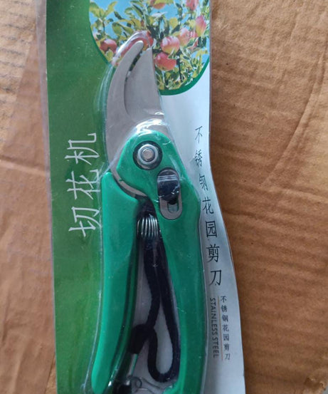 Versatile garden shears for cutting and pruning