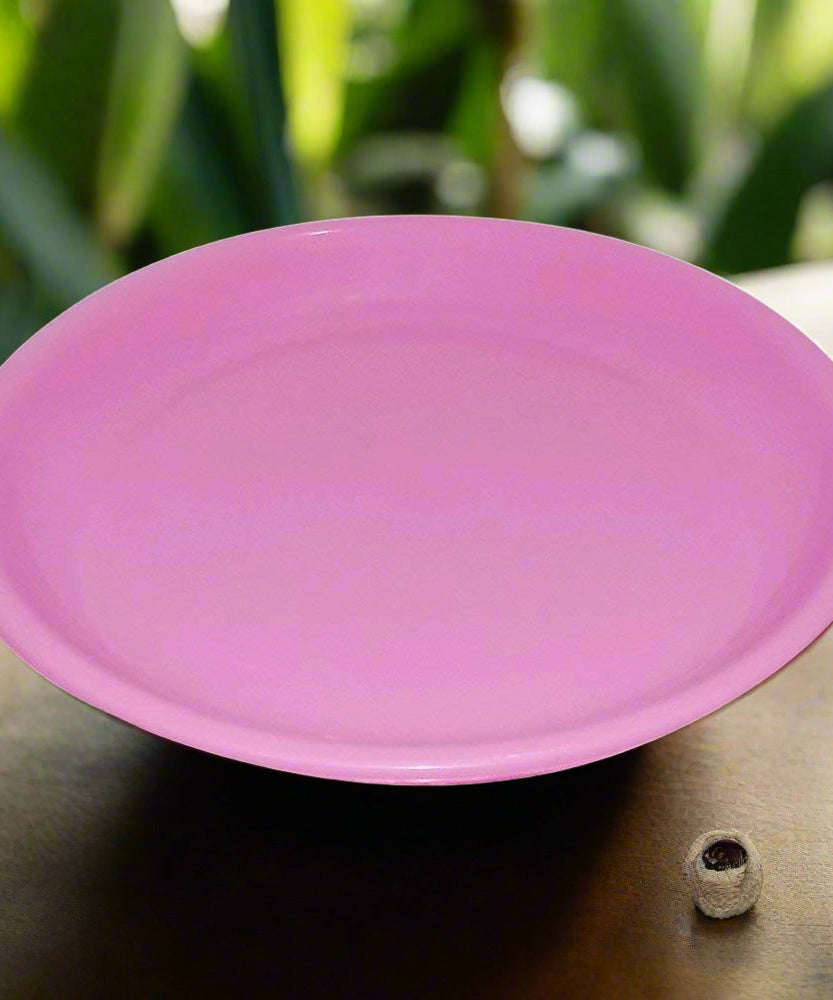 Set of six mini round plates with a classic design.