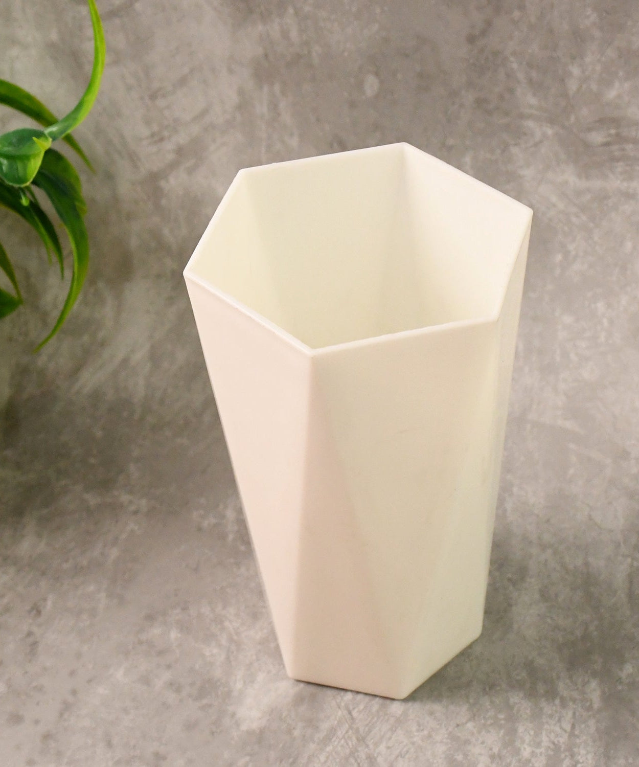 Modern Geometric Hexagon Plastic Flower Vase (1 Pc)