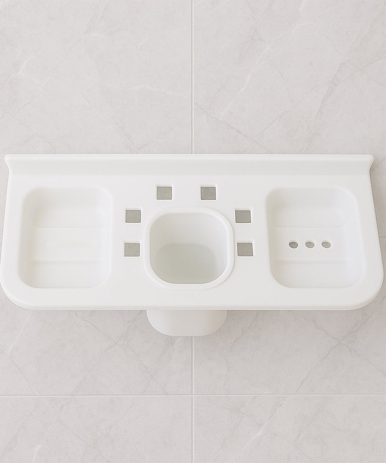 Plastic Soap Dish and plastic soap dish tray used in bathroom and kitchen purposes.