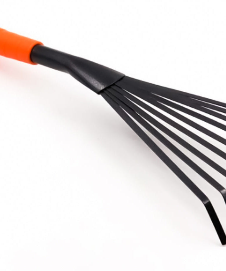 Garden fork for cleaning up debris and planting