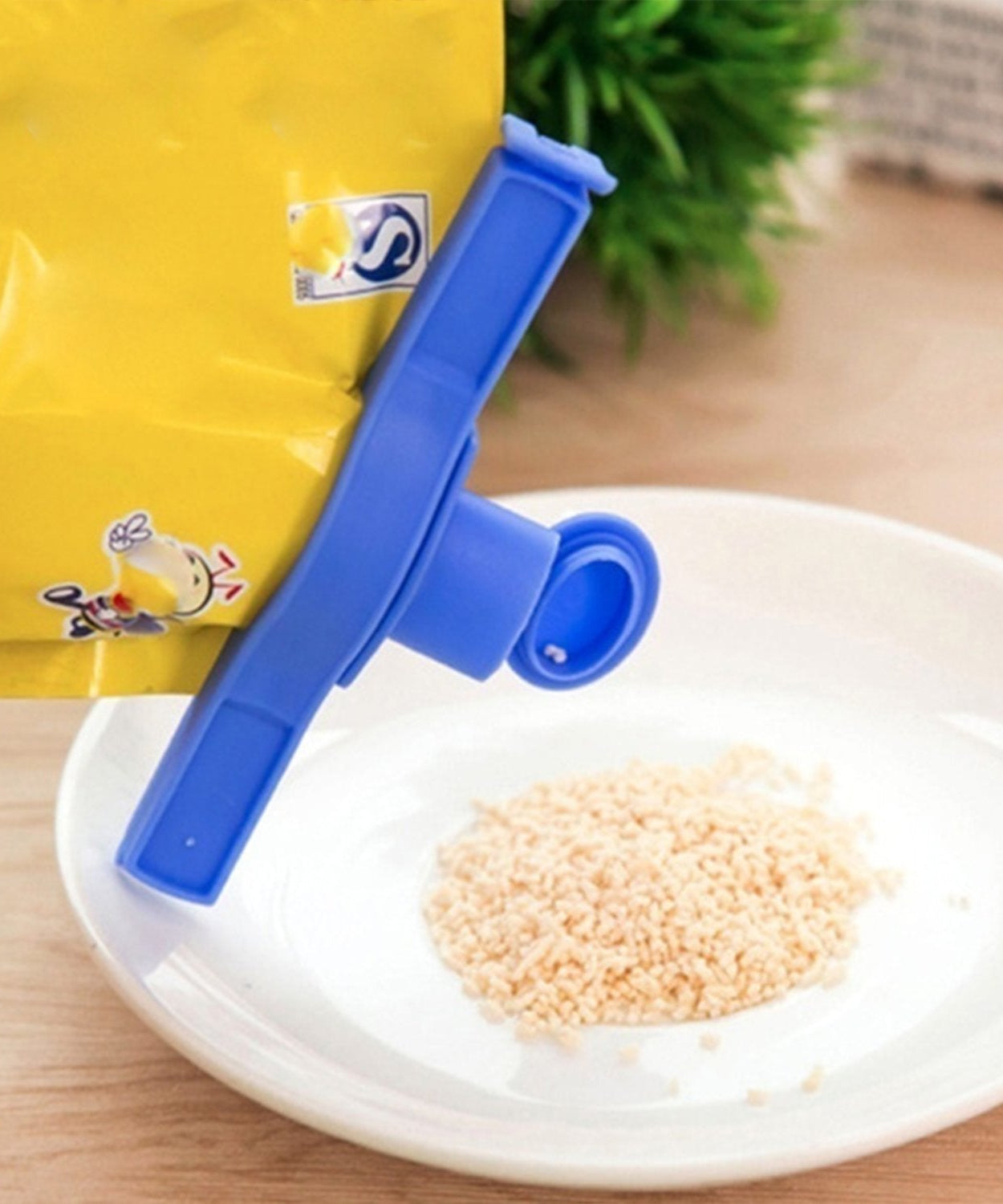 Food bag clip for sealing and storage