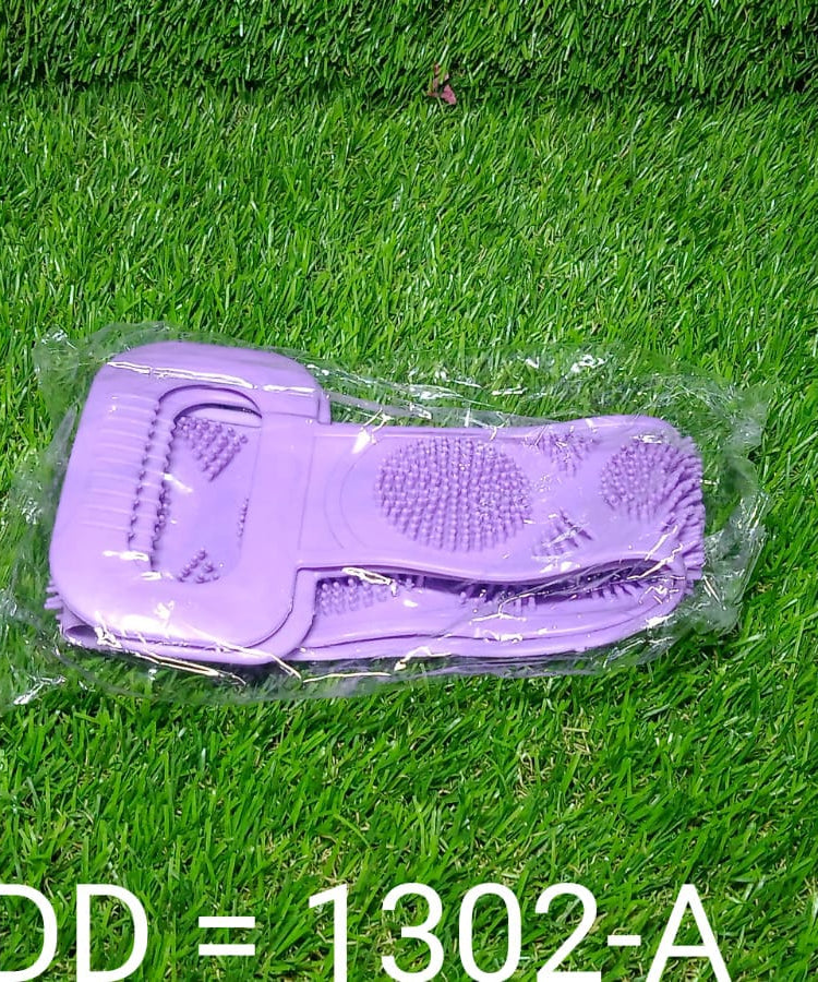 Silicone scrubber for deep skin cleaning