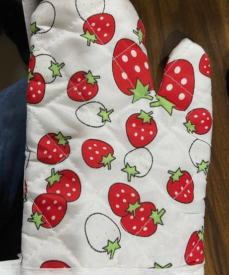 Designer colorful kitchen oven mitt and pot holder set, perfect for daily use.