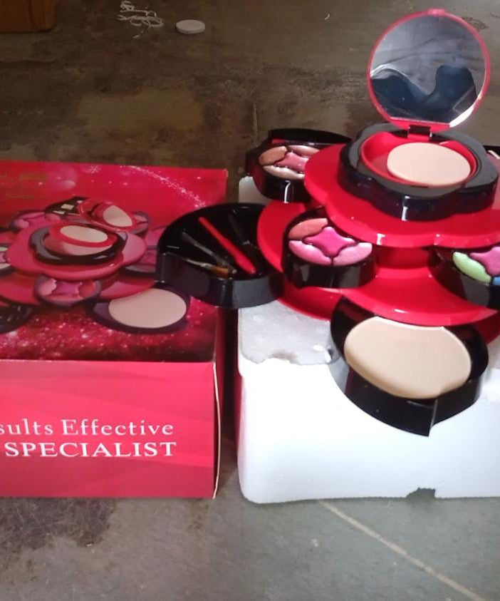 Flower-patterned makeup kit with multiple compartments