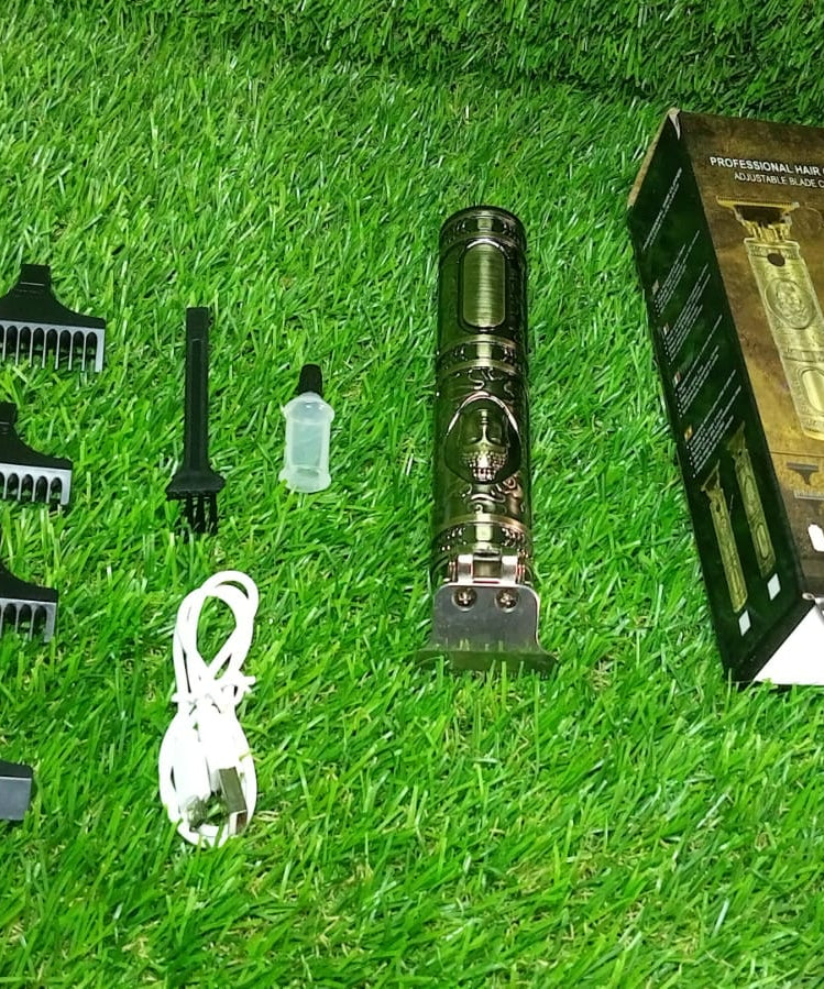 Electric shaving machine with adjustable blade