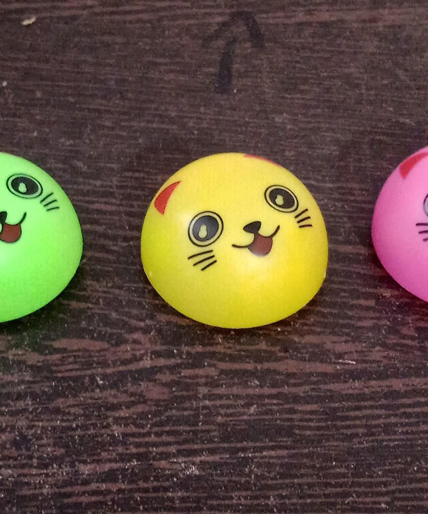 Smiley face toy with pull back action