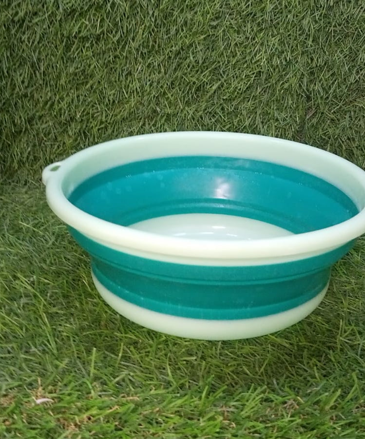 Foldable tub with hanging hole for easy storage