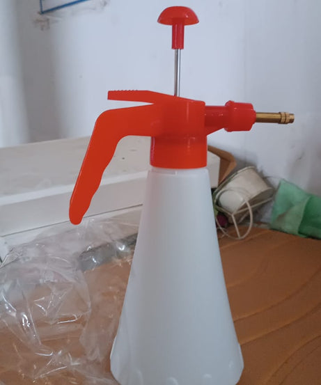 Handheld Pressure Water Sprayer Bottle (1 Ltr)