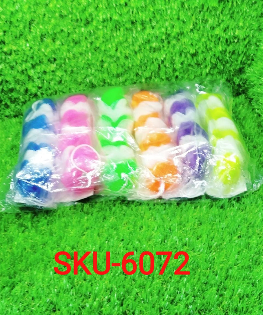 Compact hanging loofah body scrubber, set of 6, for easy skin exfoliation.